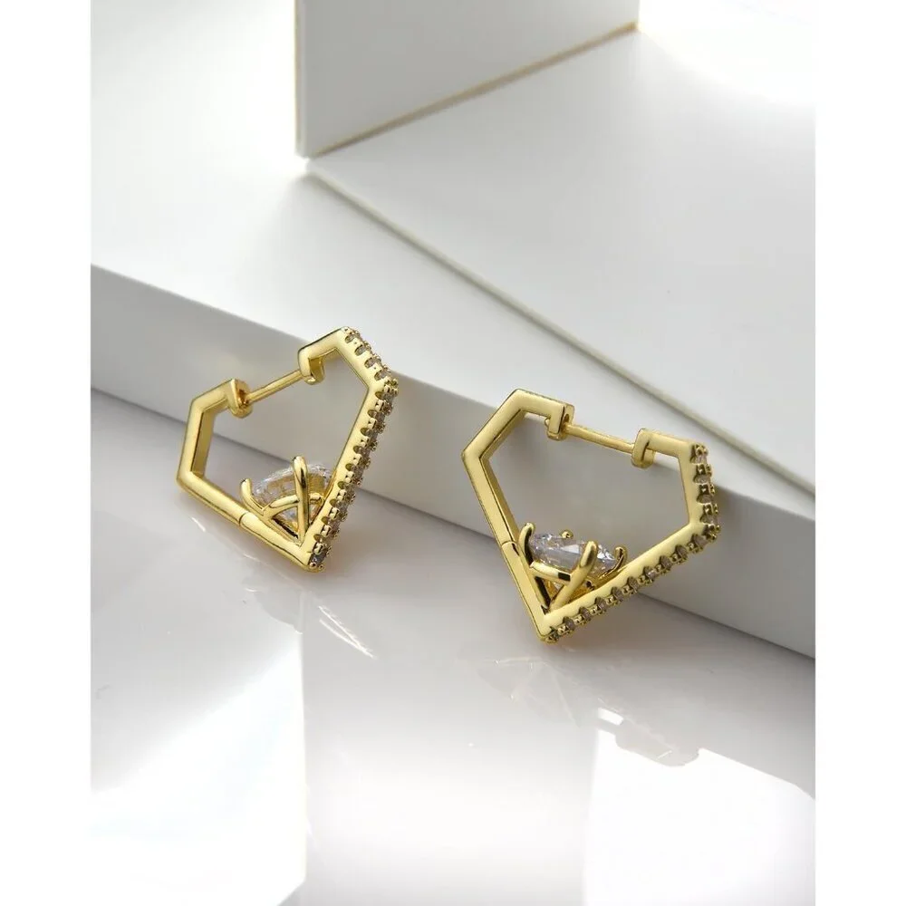 For nights when you need a little sparkle, diamond shaped huggies were very impr